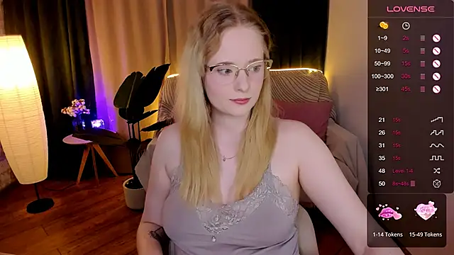Snapshot of Aemilia_ chatting on September 12, 2025, 8:25 am Aemilia online show from September 12, 2025, 8:25 am