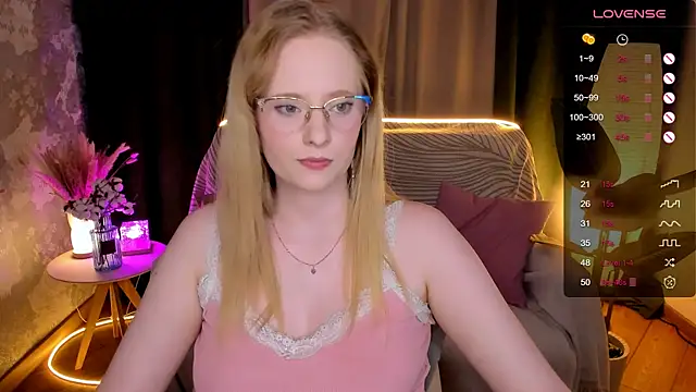 Snapshot of Aemilia_ chatting on October 15, 2025, 8:33 am Aemilia online show from October 15, 2025, 8:33 am