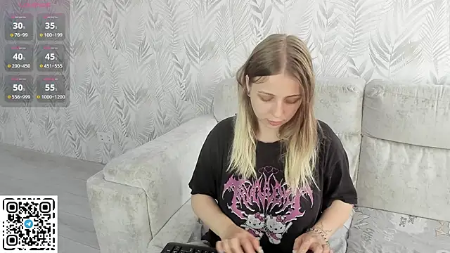 Snapshot of Alice_Halle chatting on July 15, 2026, 1:18 pm Alice Halle online show from July 15, 2026, 1:18 pm