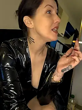 Snapshot of Linalicious chatting on December 26, 2024, 2:48 pm Linalicious online show from December 26, 2024, 2:48 pm
