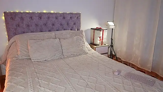 samantha evans2 online show from April 7, 2026, 2:46 am