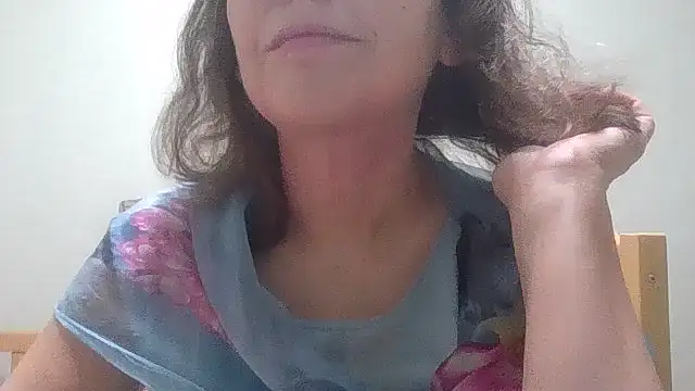 Snapshot of HollyJewel chatting on December 4, 2025, 5:01 pm HollyJewel online show from December 4, 2025, 5:01 pm