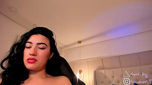 Snapshot of angeel_fox chatting on February 21, 2025, 6:29 am angeel fox online show from February 21, 2025, 6:29 am