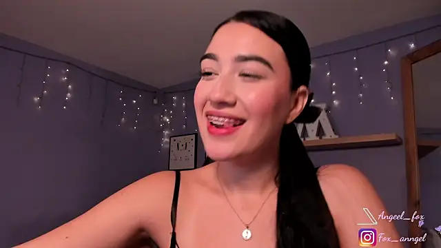 Snapshot of angeel_fox chatting on January 21, 2025, 2:33 am angeel fox online show from January 21, 2025, 2:33 am