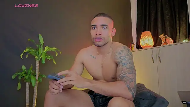 LincomAmith online show from November 11, 2025, 10:26 pm