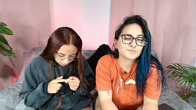 Jules n Gia online show from December 17, 2025, 1:10 am