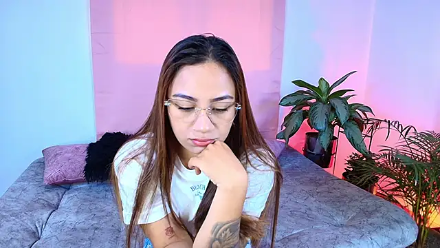 Jules n Gia online show from December 3, 2025, 5:56 pm