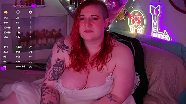 Snapshot of opalreigning chatting on October 16, 2025, 9:39 am opalreigning online show from October 16, 2025, 9:39 am