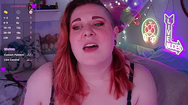 Snapshot of opalreigning chatting on March 7, 2025, 8:34 am opalreigning online show from March 7, 2025, 8:34 am