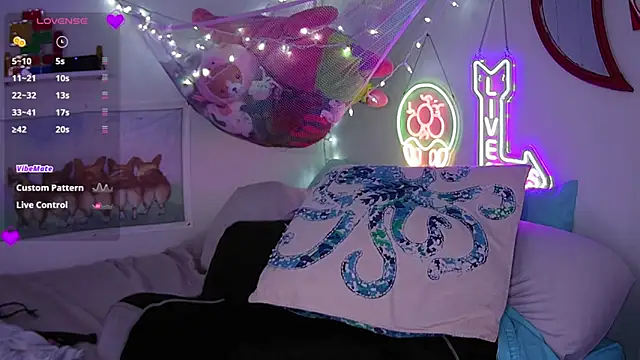 Snapshot of opalreigning chatting on January 26, 2025, 11:28 am opalreigning online show from January 26, 2025, 11:28 am