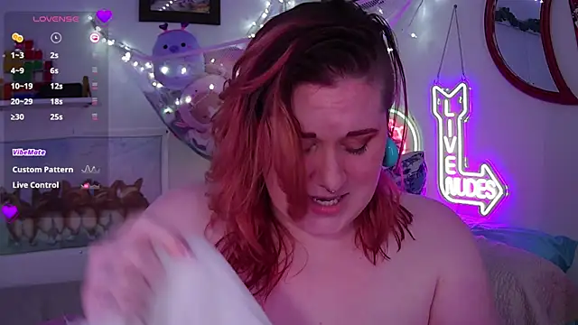 Snapshot of opalreigning chatting on February 13, 2025, 11:39 am opalreigning online show from February 13, 2025, 11:39 am