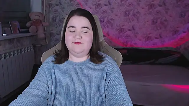 Estelle Hicks online show from April 13, 2026, 6:45 pm