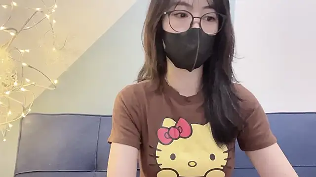  minji bae online show from December 4, 2025, 2:16 pm