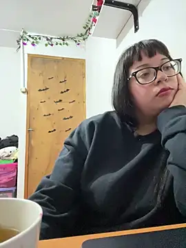 Snapshot of indiegirl666 chatting on December 27, 2024, 2:58 am indiegirl666 online show from December 27, 2024, 2:58 am