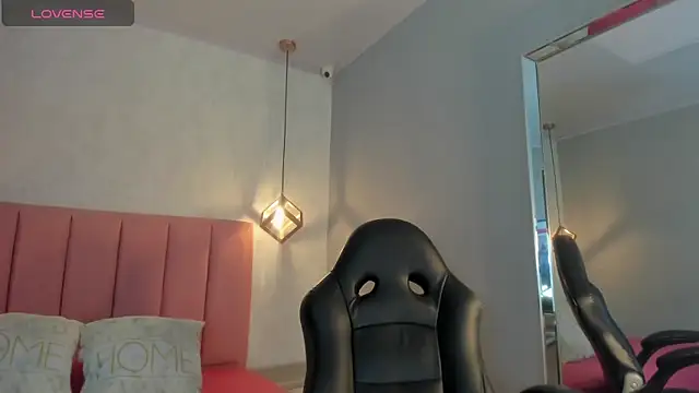 SUNNYCYRUS online show from January 10, 2026, 12:44 pm