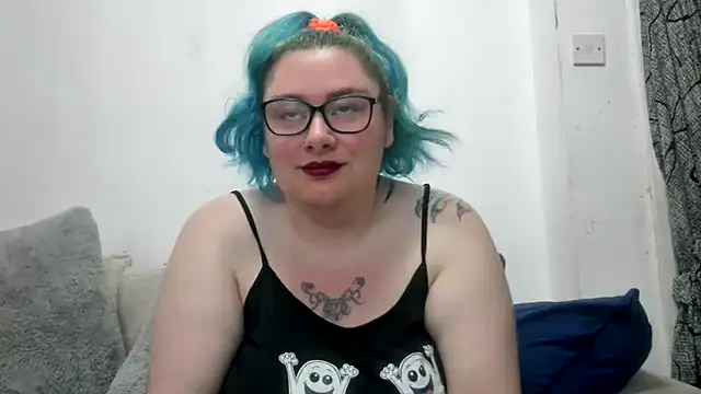 Bustycurves online show from June 5, 2026, 11:10 pm