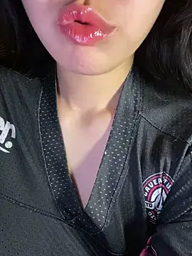 minmin2kk5 online show from December 21, 2025, 3:47 pm