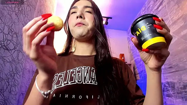 Snapshot of saracaball_ chatting on February 18, 2026, 5:05 am saracaball online show from February 18, 2026, 5:05 am