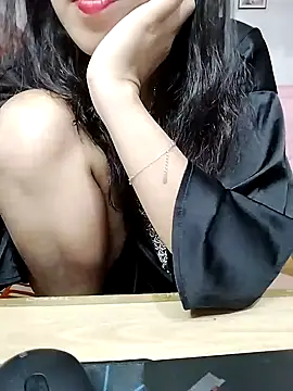 cream1299 online show from November 12, 2025, 1:15 pm