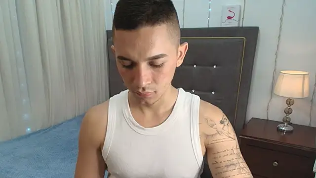 andeerr  online show from March 11, 2025, 7:36 pm