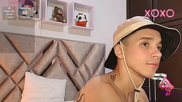 andeerr  online show from November 2, 2025, 8:25 pm