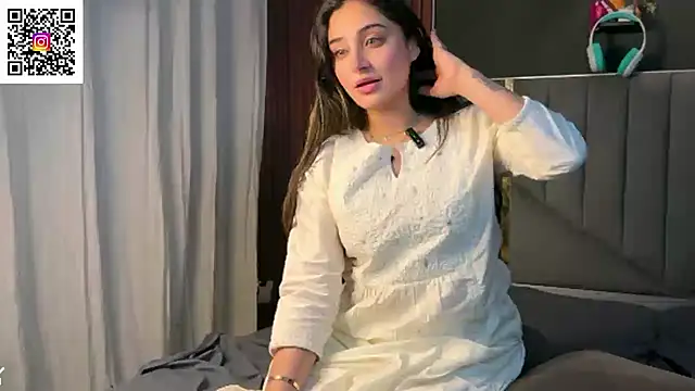 Snapshot of demieliss chatting on November 27, 2025, 6:19 pm demieliss online show from November 27, 2025, 6:19 pm