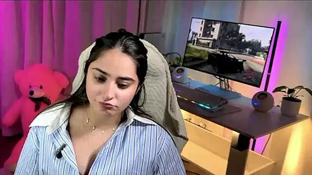 Snapshot of demieliss chatting on February 12, 2026, 5:02 pm demieliss online show from February 12, 2026, 5:02 pm