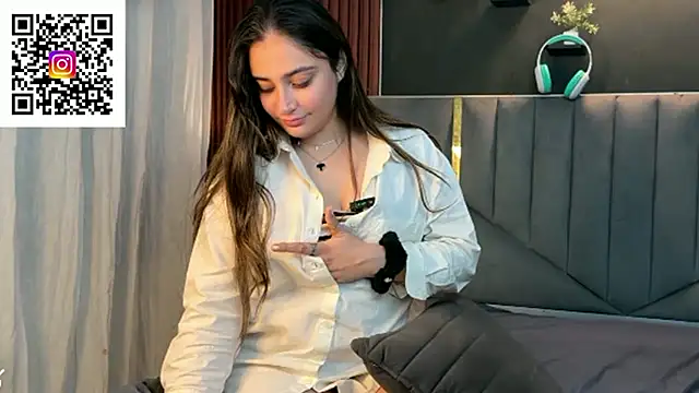 Snapshot of demieliss chatting on November 25, 2025, 5:35 pm demieliss online show from November 25, 2025, 5:35 pm