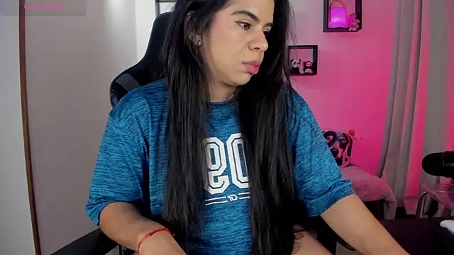 Snapshot of Biancastrongg chatting on June 11, 2026, 2:44 am Biancastrongg online show from June 11, 2026, 2:44 am
