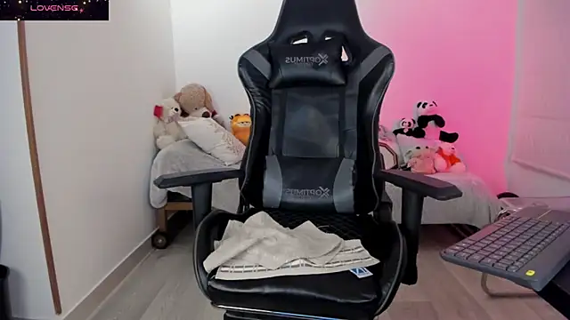 Biancastrongg online show from March 27, 2026, 8:26 am