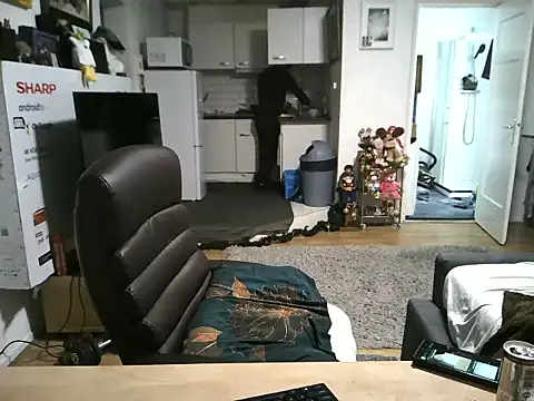 Snapshot of mihaimichael chatting on January 8, 2026, 10:32 am mihaimichael online show from January 8, 2026, 10:32 am