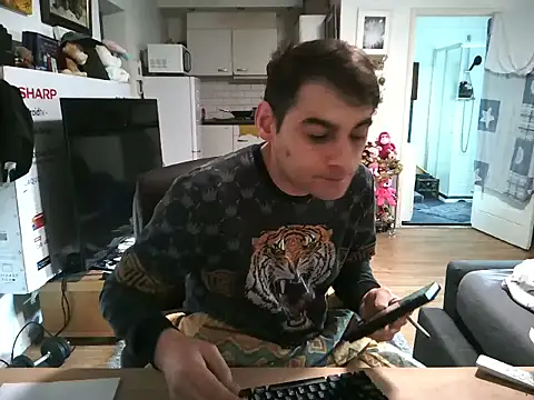 Snapshot of mihaimichael chatting on December 18, 2025, 12:31 pm mihaimichael online show from December 18, 2025, 12:31 pm