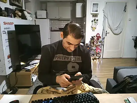 Snapshot of mihaimichael chatting on December 19, 2025, 12:36 am mihaimichael online show from December 19, 2025, 12:36 am