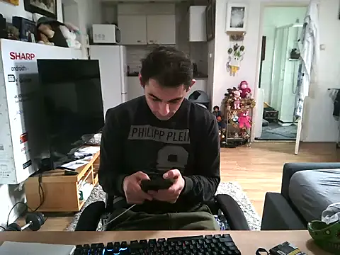 Snapshot of mihaimichael chatting on December 19, 2025, 1:57 pm mihaimichael online show from December 19, 2025, 1:57 pm