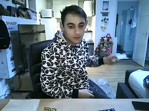 Snapshot of mihaimichael chatting on December 16, 2025, 2:10 pm mihaimichael online show from December 16, 2025, 2:10 pm