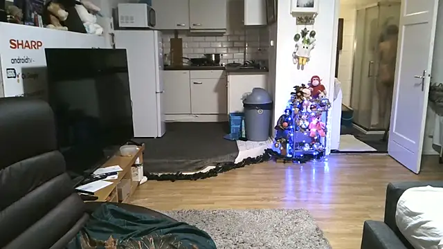 Snapshot of mihaimichael chatting on December 15, 2025, 1:11 am mihaimichael online show from December 15, 2025, 1:11 am