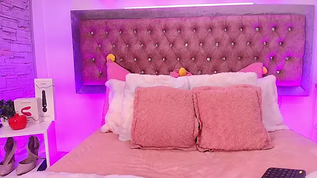 Tayzon Foxxx online show from November 4, 2025, 12:53 pm