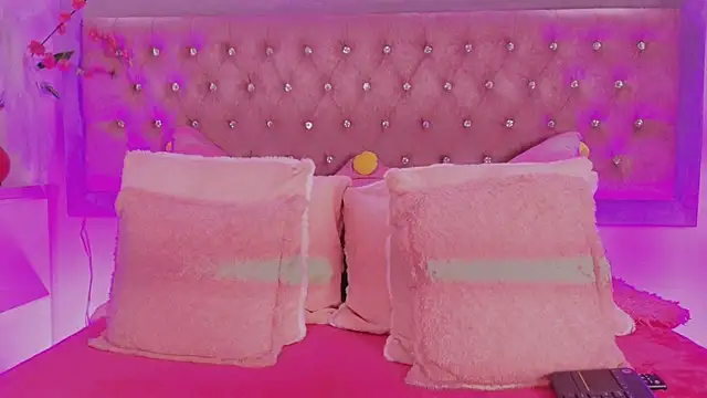 Tayzon Foxxx online show from November 18, 2025, 12:41 pm