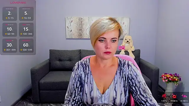 Julia Wilsone online show from September 15, 2025, 11:54 am