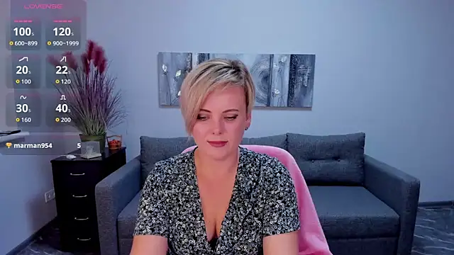 Julia Wilsone online show from October 21, 2025, 12:15 pm