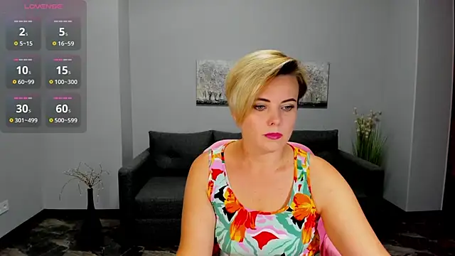 Julia Wilsone online show from September 11, 2025, 11:43 am