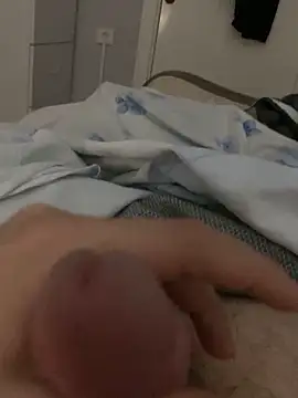 Snapshot of Erenn34 chatting on September 19, 2025, 10:03 pm Erenn34 online show from September 19, 2025, 10:03 pm