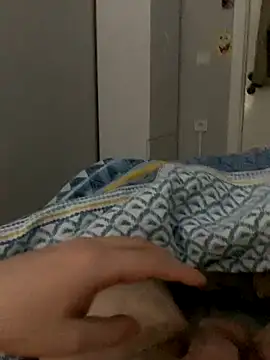 Snapshot of Erenn34 chatting on December 15, 2025, 10:04 pm Erenn34 online show from December 15, 2025, 10:04 pm