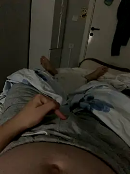 Snapshot of Erenn34 chatting on September 11, 2025, 12:43 am Erenn34 online show from September 11, 2025, 12:43 am