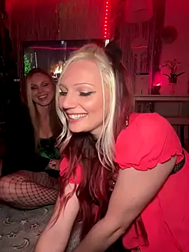 Snapshot of avacrush chatting on December 21, 2025, 5:42 am avacrush online show from December 21, 2025, 5:42 am