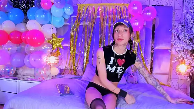 MadisonWood01 online show from January 11, 2026, 8:21 am