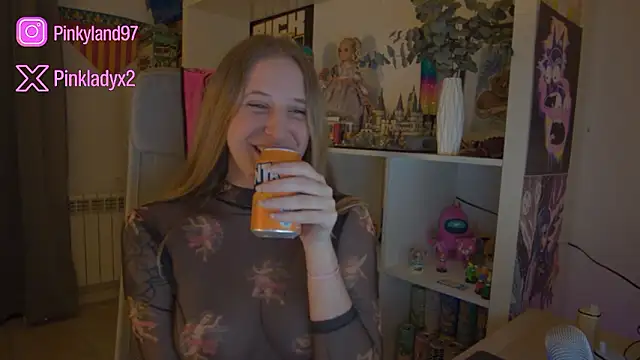 Pinkyladyxxx online show from February 7, 2026, 8:28 pm