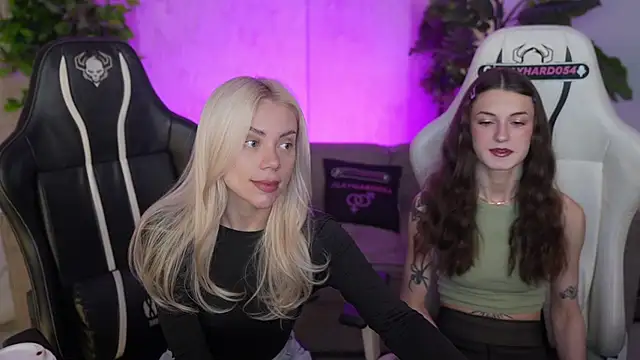 Snapshot of Britney054 chatting on February 3, 2026, 3:50 pm Britney054 online show from February 3, 2026, 3:50 pm