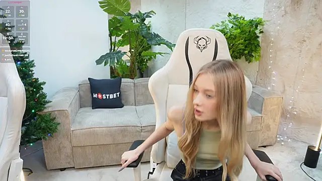 Britney054 online show from December 26, 2024, 11:43 am