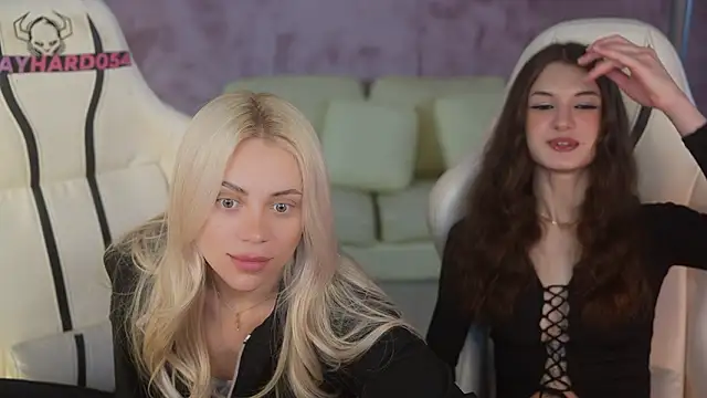 Snapshot of Britney054 chatting on February 2, 2026, 7:57 pm Britney054 online show from February 2, 2026, 7:57 pm